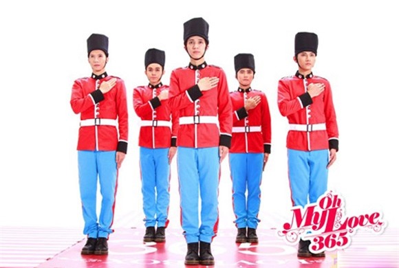 Với sự đầu tư lớn, Oh My Love thực sự khiến không ít người phải hoa mắt với những thước hình đẹp long lanh.Cùng với việc phát hành albumđầu tay, tháng 12/2011, liveshow đầu tiên của 365 sau 1 năm hoạtđộng cũngđược tổ chức thành công với hơn 3.000 khán giả. - Tin sao Viet - Tin tuc sao Viet - Scandal sao Viet - Tin tuc cua Sao - Tin cua Sao