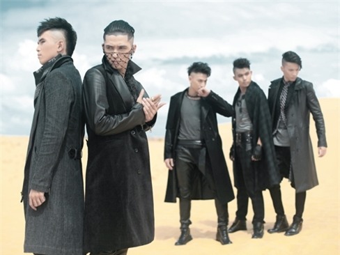 Trong sản phẩm mới này, 5 chàng trai trở về với style âm nhạc lúc mới debut. Tuy nhiên, sản phẩm mớicho thấy sự trưởng thành không chỉ ở chất nhạc mà còn ở tạo hình ấn tượng. - Tin sao Viet - Tin tuc sao Viet - Scandal sao Viet - Tin tuc cua Sao - Tin cua Sao