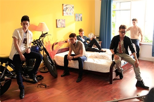 Sau thành công của ca khúcAi đó đêm naygây sốt cộng đồng mạng ở Việt Nam và nước ngoài,các chàng trai 365 tiếp tục thực hiện MV Nơi anh không thuộc về- một ca khúc khácđược yêu thích trong mini album Invasion. - Tin sao Viet - Tin tuc sao Viet - Scandal sao Viet - Tin tuc cua Sao - Tin cua Sao