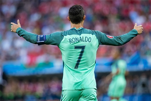 Vì sao Messi sẽ không bao giờ bằng Ronaldo - Ảnh 2.