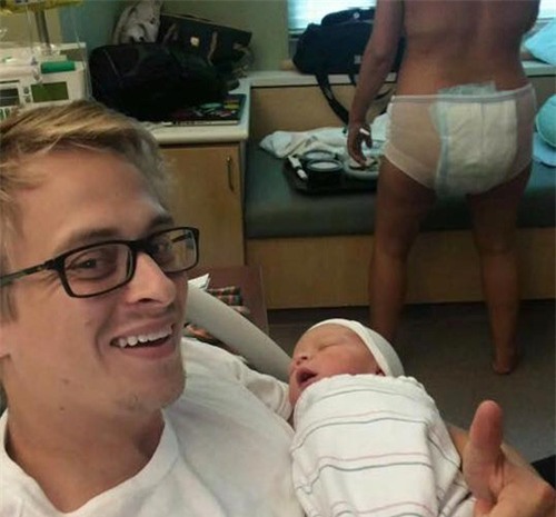 tho nhung that: buc anh me dong bim sau sinh hut tram nghin luot “like” - 2