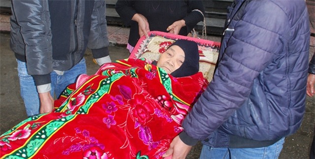 Chuyện chưa từng có: 'Người mẹ đã chết' đến tòa đòi lại đất, nhà bị con chiếm dụng