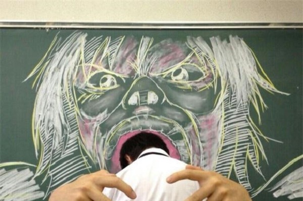 Thảo nào hôm nay thầy không có phấn để viết bài.