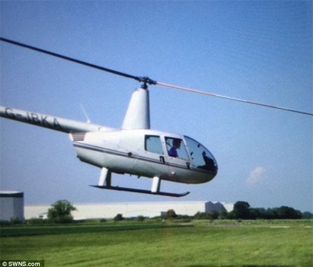 thieu nien 16 tuoi choi troi lai truc thang di hoc cho giong james bond hinh anh 1