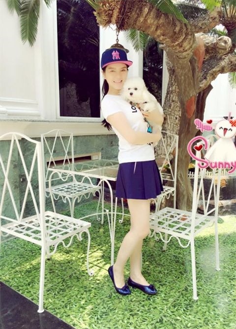 Những đôi giày búp bê luôn là sự lựa chọn hàng đầu của Lý Nhã Kỳ. - Tin sao Viet - Tin tuc sao Viet - Scandal sao Viet - Tin tuc cua Sao - Tin cua Sao