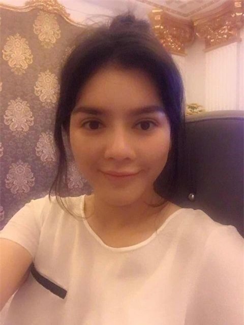 Trên trang cá nhân cô thường xuyên khoe mặt mộc, chưa chải tóc khiến fan xuýt xoa ngưỡng mộ. - Tin sao Viet - Tin tuc sao Viet - Scandal sao Viet - Tin tuc cua Sao - Tin cua Sao