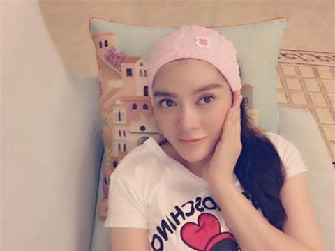 Làn da trắng sứ, đôi mắt to tròn cùng nụ cười rạng rỡ đã tạo nên thương hiệu của Lý Nhã Kỳ. - Tin sao Viet - Tin tuc sao Viet - Scandal sao Viet - Tin tuc cua Sao - Tin cua Sao
