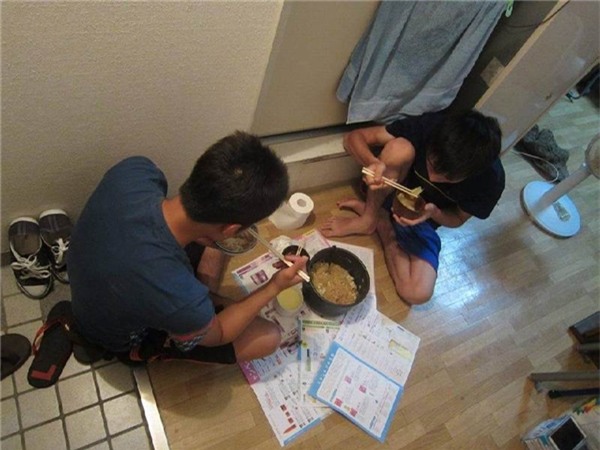 Bữa ăn của du học sinh Việt tạiNhật Bản. (Ảnh: Internet)