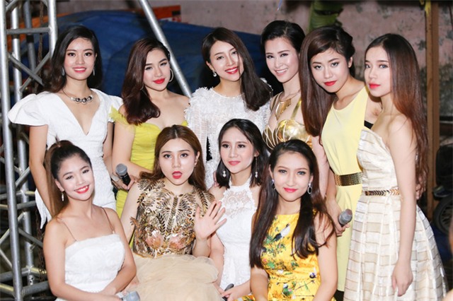 Đông Nhi gặp sự cố, té ngã ngay trên sân khấu - Ảnh 11.