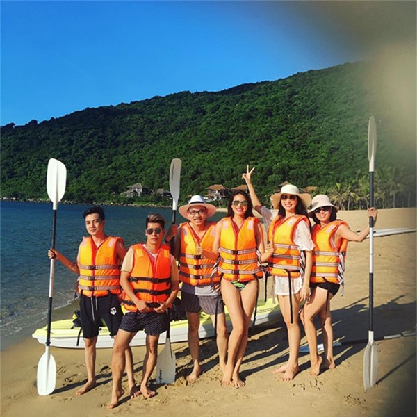 Phạm Hương cùng ê-kíp đang có chuyến đi nghỉ dưỡng ở Đà Nẵng.