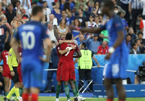 Tuột chức vô địch, ĐT Pháp 