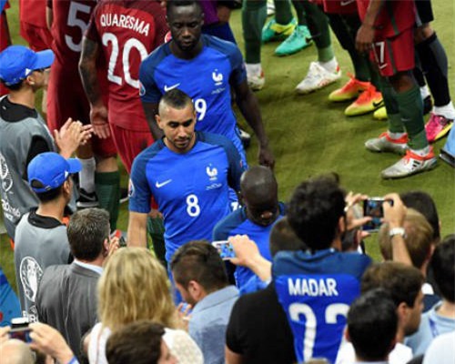 Tuột chức vô địch, ĐT Pháp 