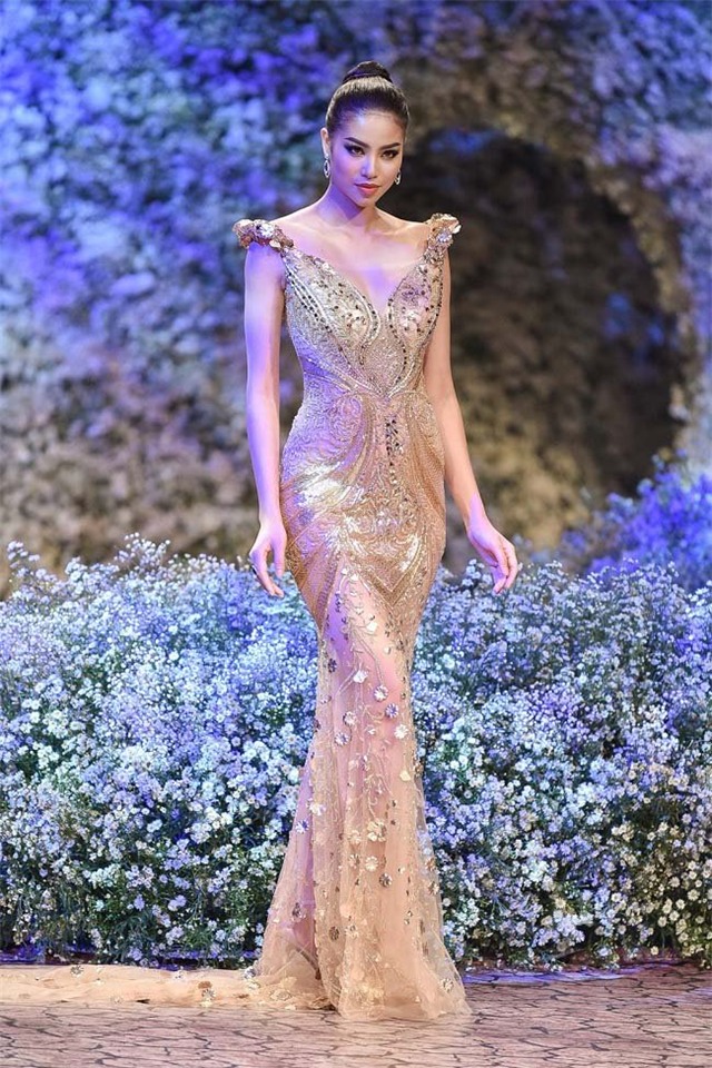 ne phuc trinh catwalk cua bo 3 giam khao the face hinh anh 15