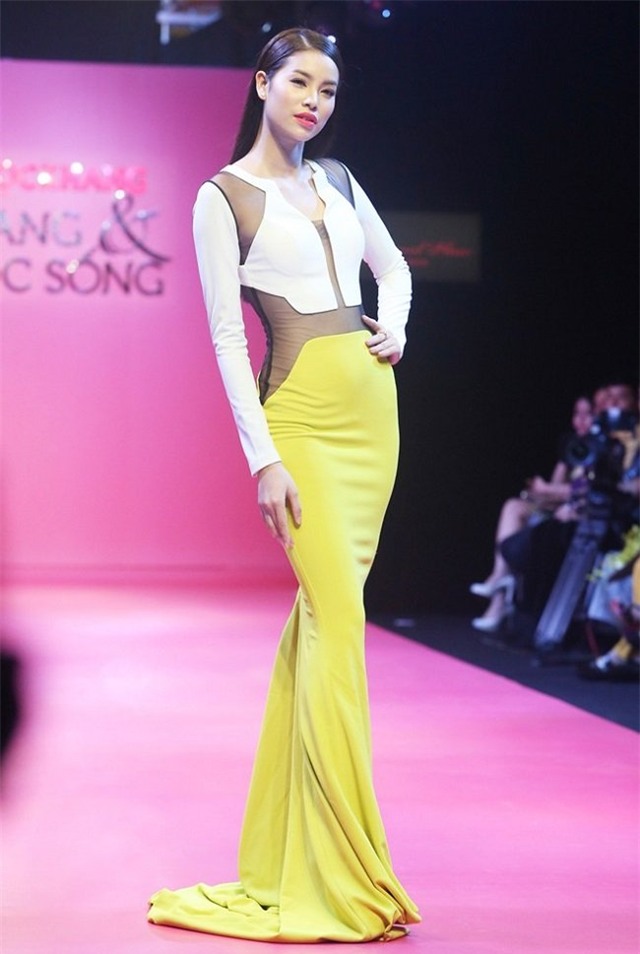 ne phuc trinh catwalk cua bo 3 giam khao the face hinh anh 18