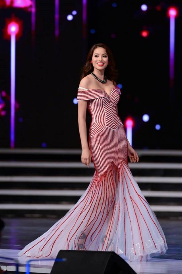 ne phuc trinh catwalk cua bo 3 giam khao the face hinh anh 19