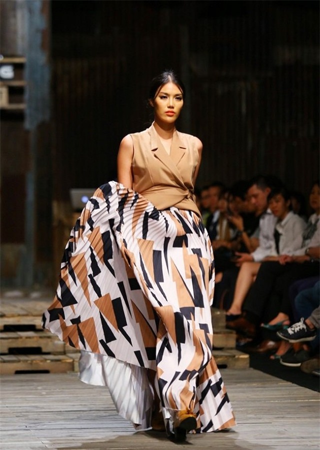 ne phuc trinh catwalk cua bo 3 giam khao the face hinh anh 8