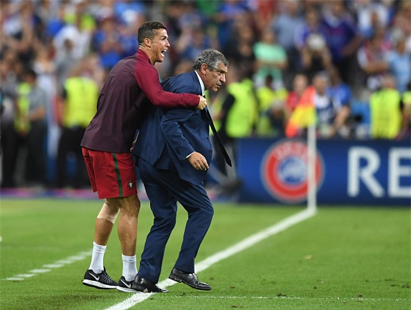 Rời sân trong nước mắt, Ronaldo vẫn truyền lửa cho đồng đội theo cách dị thế này đây! - Ảnh 9.