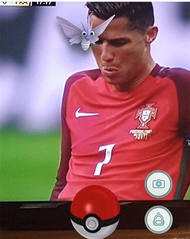 Anh vui ve chu buom dau tren mat Ronaldo hinh anh 1