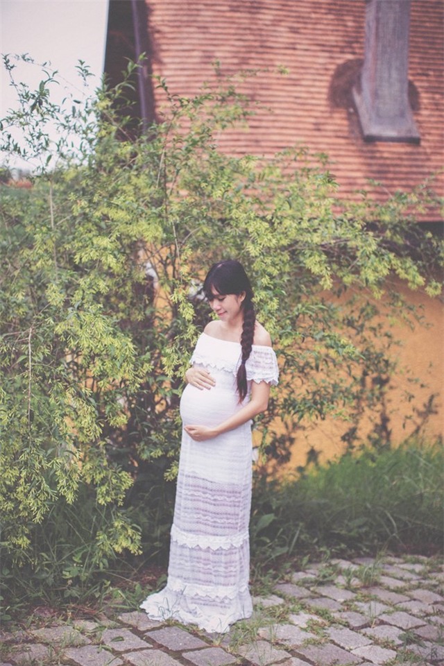 Vo Ly Hai khoe bung bau 9 thang truoc khi lam bon hinh anh 2