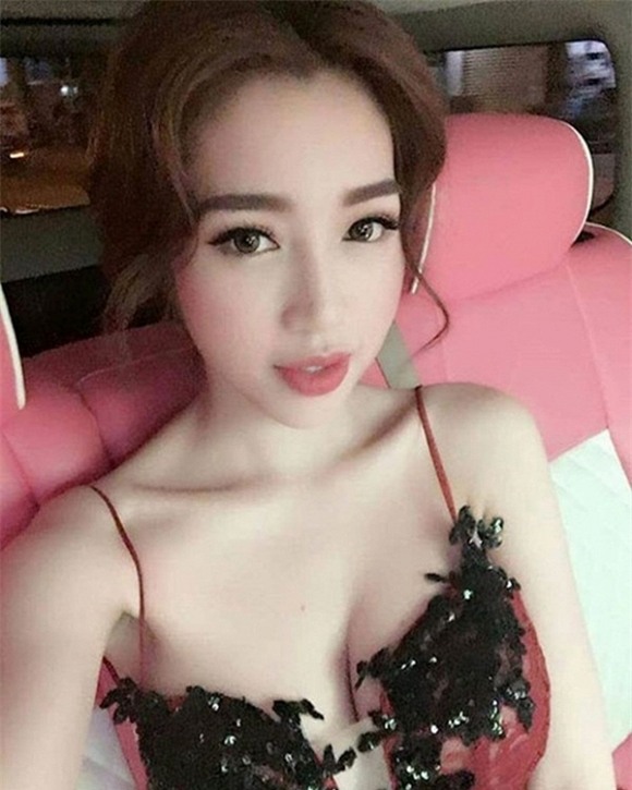Elly Trần nổi điên khi bị chê ngực mướp, mặc khiêu khích