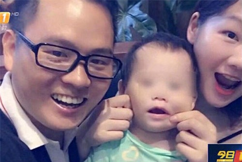 em be mang hoa vi thoi quen tam voi hoa sen cua me - 1