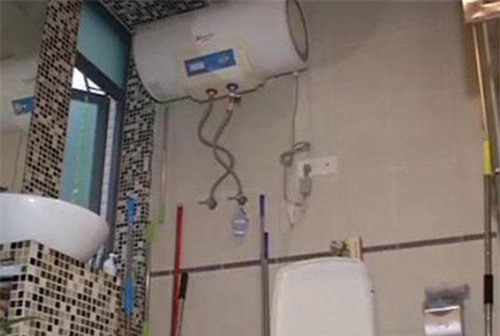 em be mang hoa vi thoi quen tam voi hoa sen cua me - 6