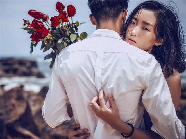 don tien cho ban gai tham mi dep nhu hoa de roi co ay ngoai tinh - 1