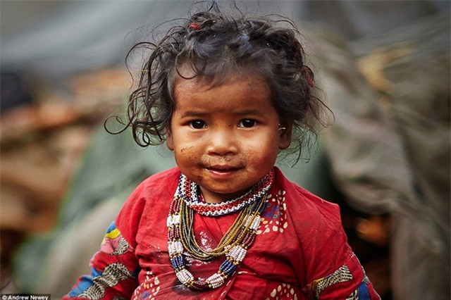Có 1 bộ tộc nguyên thủy đang đứng bên bờ vực bị xóa sổ vĩnh viễn - Ảnh 11.