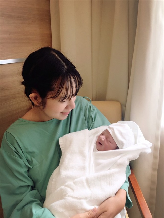 Ly Hai - Minh Ha hanh phuc ben con trai thu 4 vua chao doi hinh anh 1