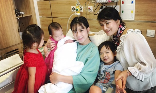 Ly Hai - Minh Ha hanh phuc ben con trai thu 4 vua chao doi hinh anh 6