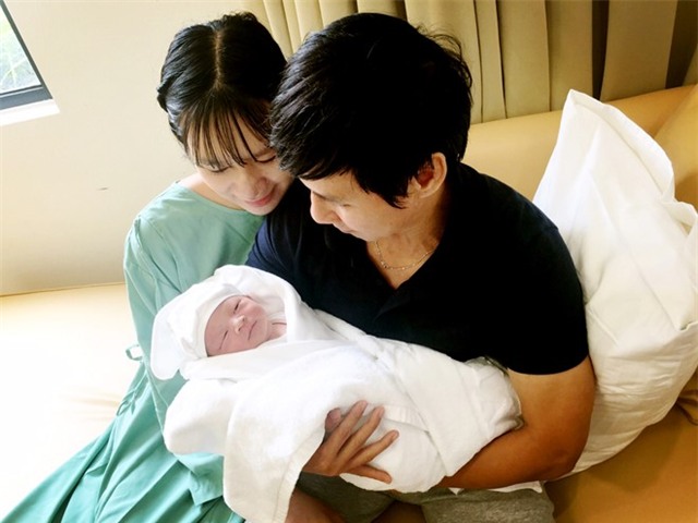 Ly Hai - Minh Ha hanh phuc ben con trai thu 4 vua chao doi hinh anh 8