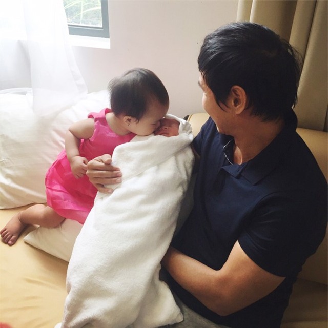 Ly Hai - Minh Ha hanh phuc ben con trai thu 4 vua chao doi hinh anh 9