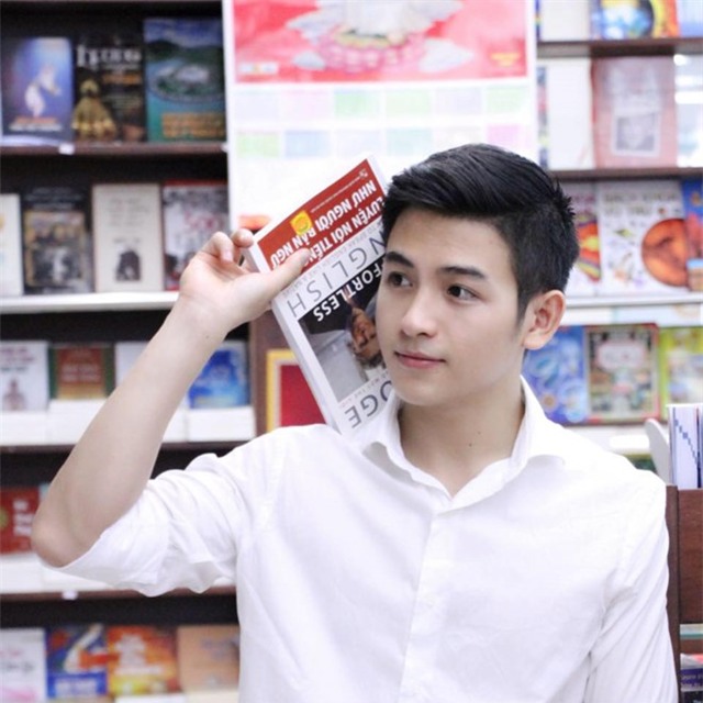 Chàng trai mặc quân phục điển trai như sao Hàn - Ảnh 3.