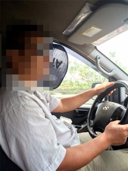 Anh C. nhiều lần bị bảo vệ bệnh viện Bạch Mai quây khi đón bệnh nhân tại viện này. (Ảnh: nhân vật cung cấp)