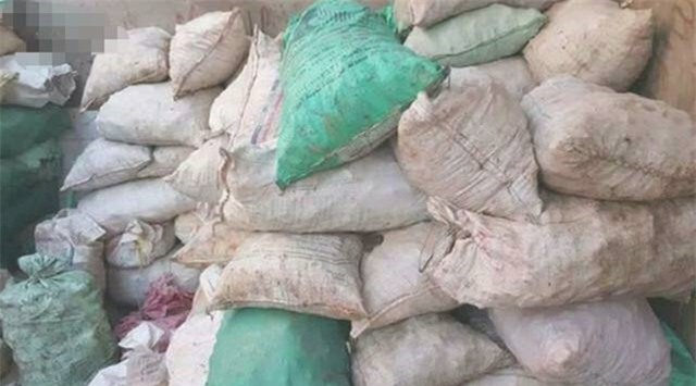 Bạn sẽ không còn muốn uống nước hoa quả đóng chai nữa khi trót bước vào xưởng sản xuất này - Ảnh 2.