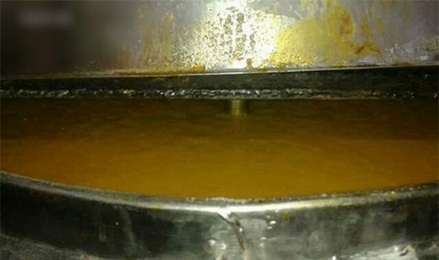 Bạn sẽ không còn muốn uống nước hoa quả đóng chai nữa khi trót bước vào xưởng sản xuất này - Ảnh 7.