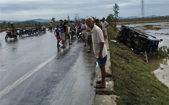 đường nhựa, thảm bê tông polyme, đường chảy nhựa, đường tránh vinh, tai nạn giao thông