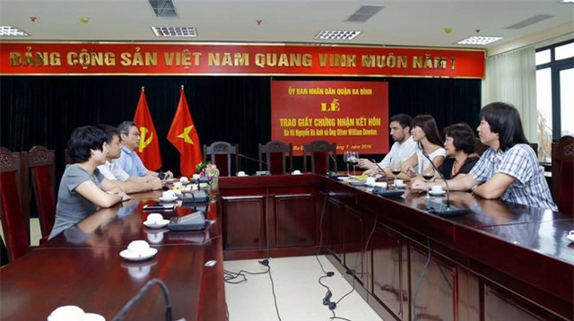 Hà Anh chính thức được nhận giấy chứng nhận kết hôn cùng chồng ngoại quốc - Ảnh 4.