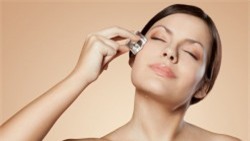 Cách làm trắng da bằng nước đá đơn giản và tiết kiệm