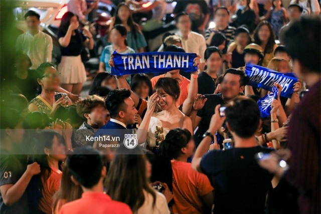 6 tháng từ yêu đến cầu hôn, Hari Won - Trấn Thành đã làm dậy sóng dư luận như thế này! - Ảnh 11.