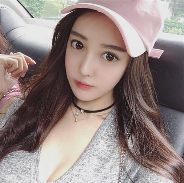 Hot girl Trung Quốc khiến dân tình ngã ngửa với nhan sắc thực khác xa trên mạng - Ảnh 1.