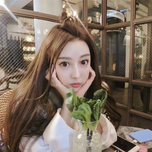 Hot girl Trung Quốc khiến dân tình ngã ngửa với nhan sắc thực khác xa trên mạng - Ảnh 2.