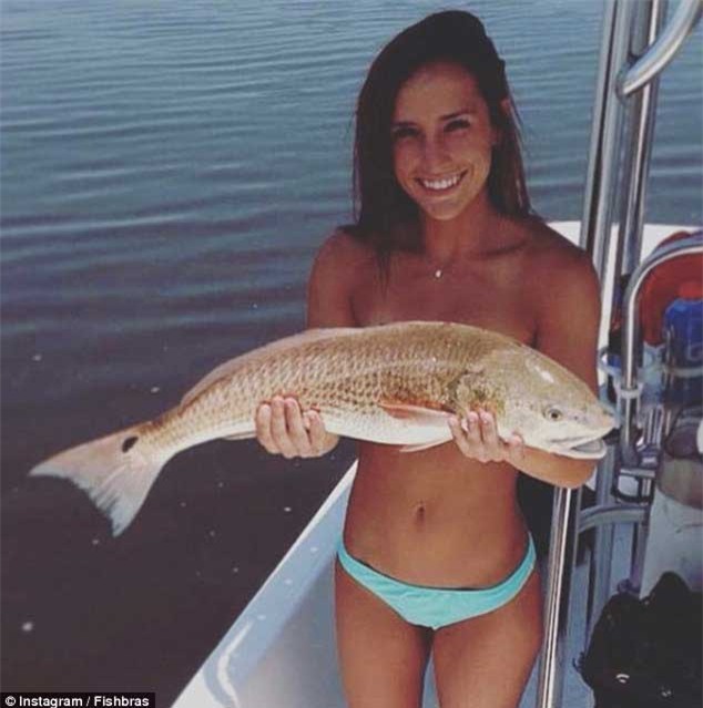 Instagram, áo ngực bằng cá, ngực trần,