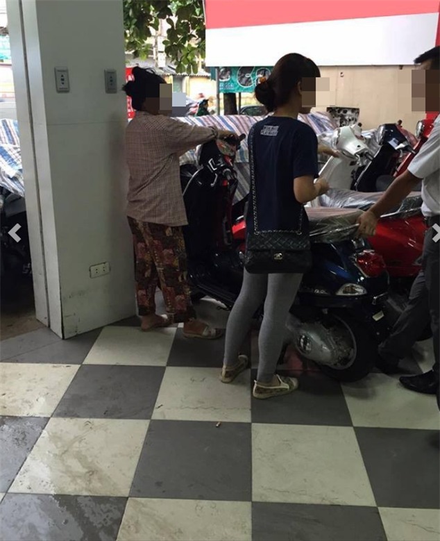 Nụ cười gượng của mẹ khi con gái sinh viên đòi mua xe LX - Ảnh 1.