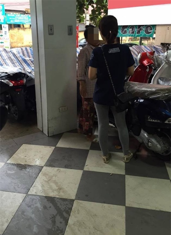 Nụ cười gượng của mẹ khi con gái sinh viên đòi mua xe LX - Ảnh 2.