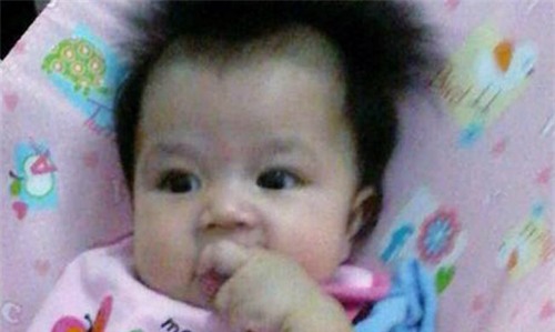 be-gai-tu-vong-khi-bo-vua-cho-bu-binh-vua-choi-dien-thoai-1