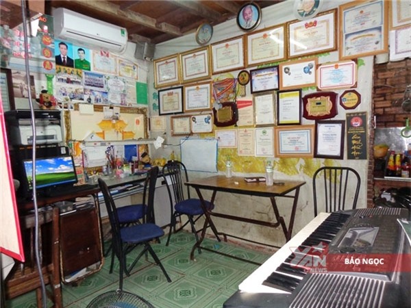 Ngôi nhà nhỏ chưa đầy 17m2 là nơi sinh hoạt của bốn nhân khẩu.