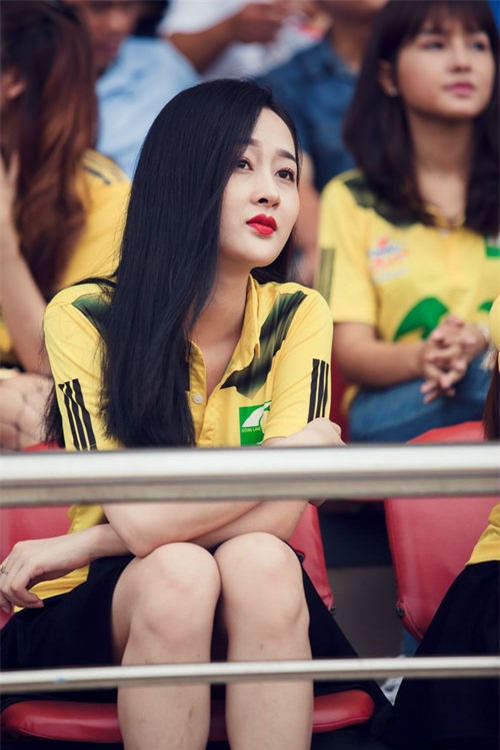 can canh dan “hot girl” slna “dot chay” svd thong nhat hinh anh 2