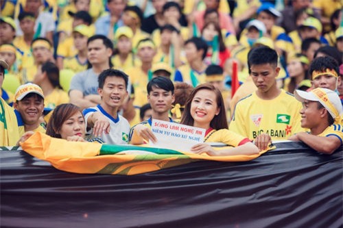 can canh dan “hot girl” slna “dot chay” svd thong nhat hinh anh 12