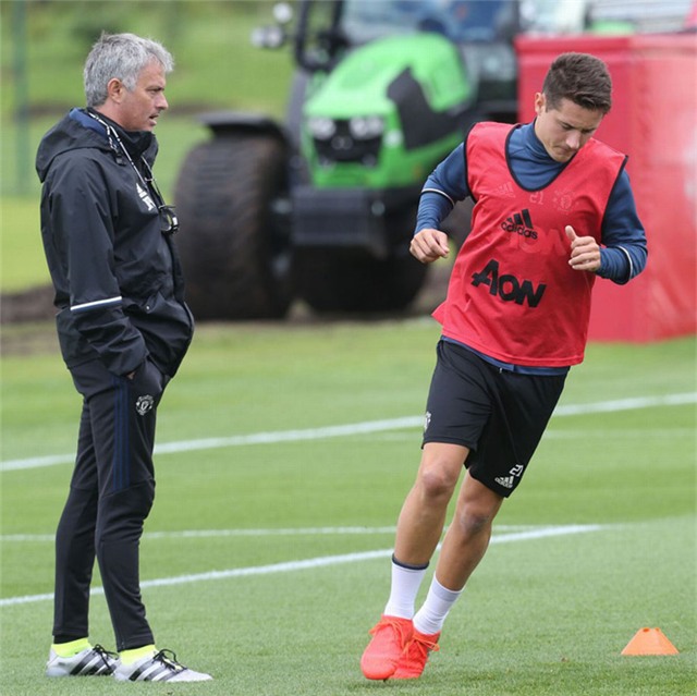 Mourinho, MU, Carrington, Mkhitaryan, Eric Bailly, sân tập MU